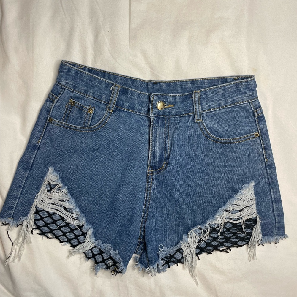 Denim frayed/fishnet pocket shorts!